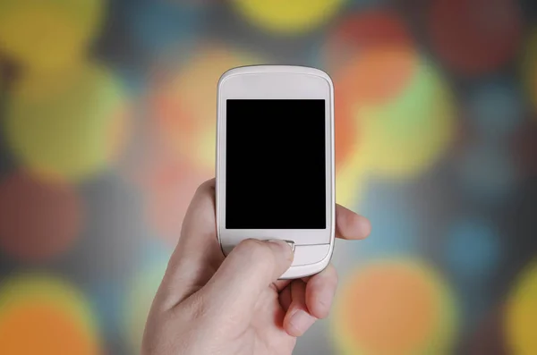 Smartphone renkli arka plan üzerinde tutan el — Stok fotoğraf
