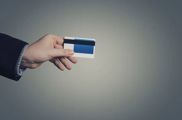 Το χέρι του επιχειρηματία με πλαστική κάρτα πιστωτική Τράπεζα — Φωτογραφία Αρχείου