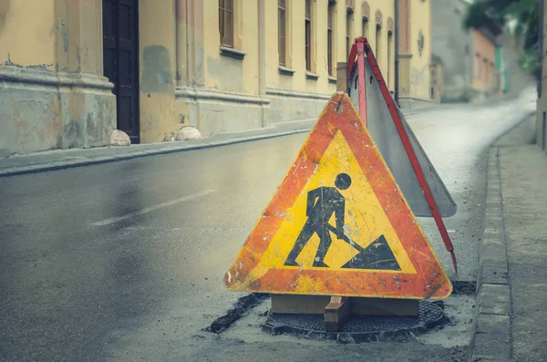 Sinal fechado de estrada para obras de construção em rua . — Fotografia de Stock