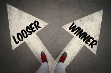 Kazanan Looser karşı beyaz okları yazılı