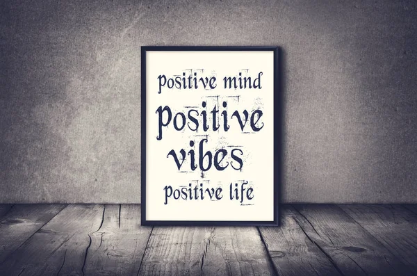Mente positiva, vibraciones, vida cita inspiradora . —  Fotos de Stock