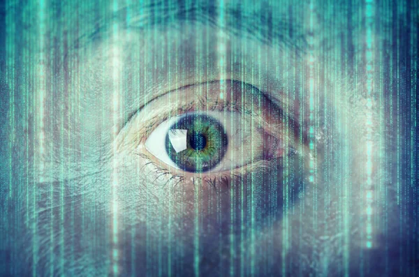 Людське око з футуристичною концепцією цифрових даних для технології, гарнітури віртуальної реальності, біометричного сканування сітківки, спостереження або безпеки комп'ютерних хакерів — стокове фото