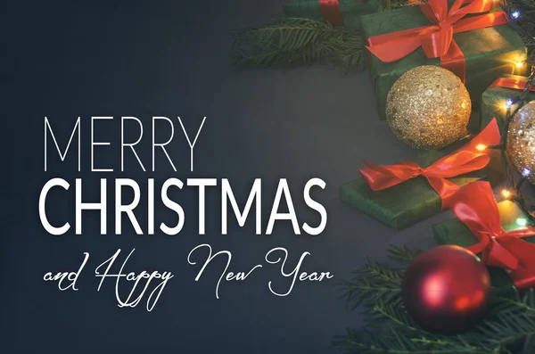 Fundo de Natal com decoração festiva e texto - Feliz Natal e Feliz Ano Novo — Fotografia de Stock