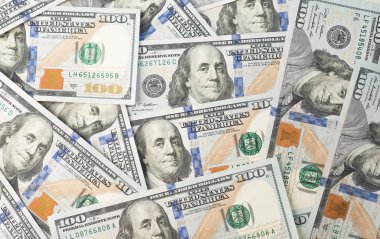 Yüz dolar yığını