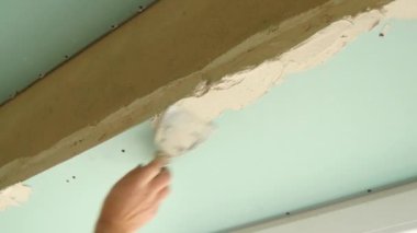 Oluşturucu yeni ev yapımı üzerinde çalışıyor