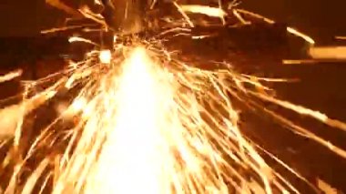 adam değirmeni metal testere ile kesme