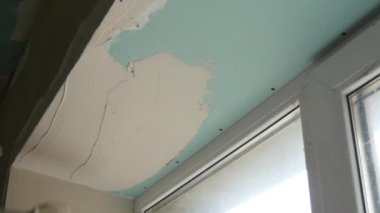 Oluşturucu yeni ev yapımı üzerinde çalışıyor