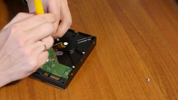 Proceso de reparación de dispositivos HDD — Vídeo de stock