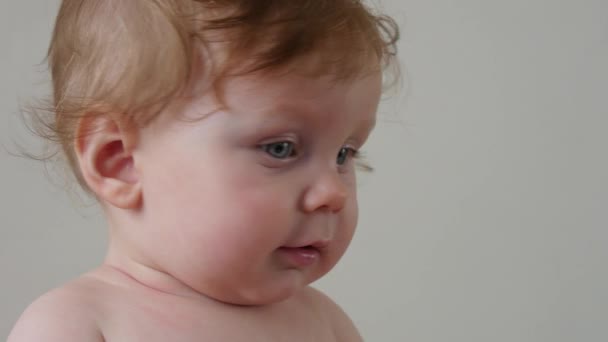 Portrait de bébé garçon nouveau-né mignon — Video