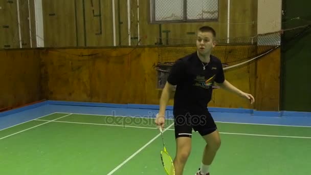 Campi da badminton con giocatori in competizione — Video Stock