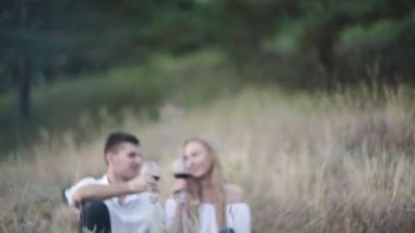 Çift Doğa şarap içme