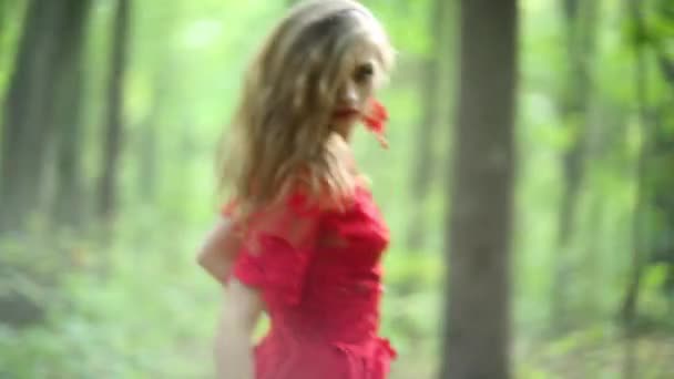 Beautiful Woman Walking Through Green Forest — Stock Video