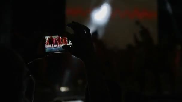 嘻哈舞者在街头舞台上 — 图库视频影像