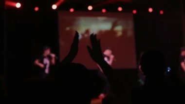 Sahne Alanı'nda dansçılar gerçekleştirmek