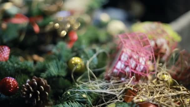 Handgemaakte kerstboom decoraties — Stockvideo