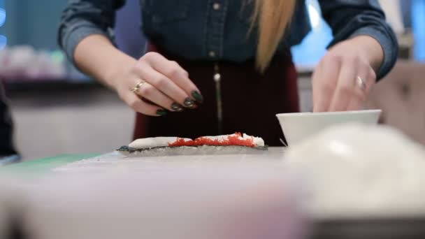 制作寿司和卷的过程 — 图库视频影像