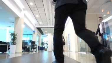 İş Adamı Başarıyı Kutluyor