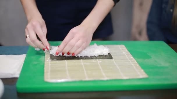 Takže lososové Suši, Japonská jídla — Stock video