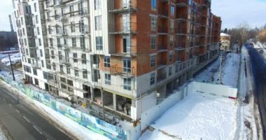 Kışın binanın İnşaat