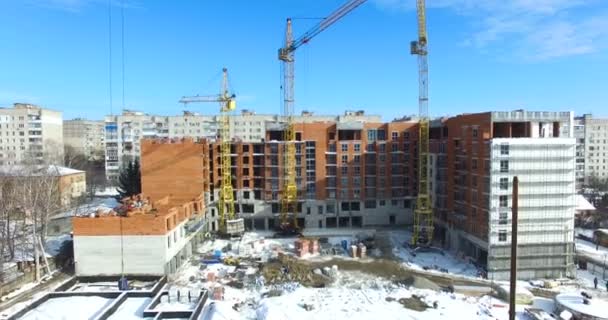 Construction crane and skyscraper — Stock Video
