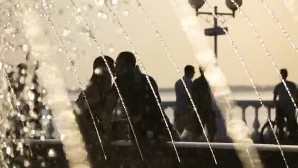 Silhouette de couple aimant — Video