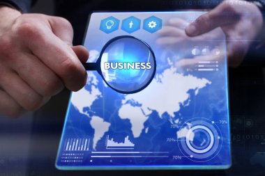 Ekonomi, teknoloji, Internet ve ağ kavramı. Genç busine
