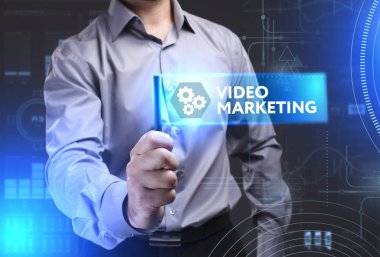 Ekonomi, teknoloji, Internet ve ağ kavramı. Genç busine