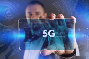 Ekonomi, teknoloji, Internet ve ağ kavramı. Genç busine