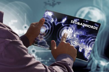 Ekonomi, teknoloji, Internet ve ağ kavramı. Genç busine