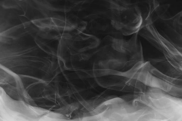 Beau nuage de tempête isolé sur fond noir. Fumée des cigarettes. Vape . — Photo