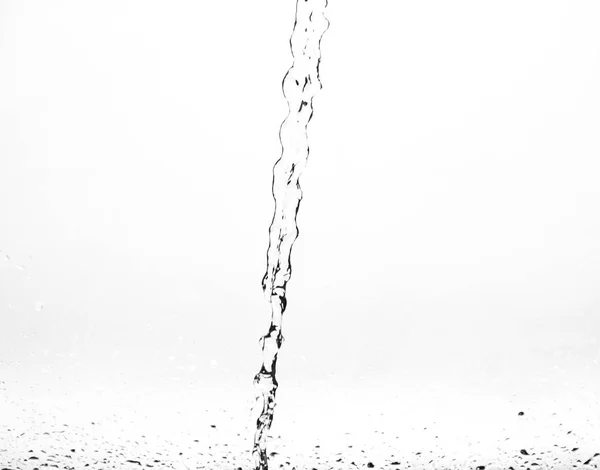 Salpicaduras de agua sobre un fondo blanco. chorro de agua — Foto de Stock