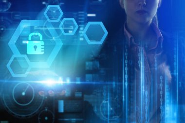 İş, Teknoloji, İnternet ve ağ konsepti. Genç işadamı geleceğin sanal ekranı üzerinde çalışıyor ve yazıyı görüyor.: 