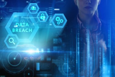 İş, Teknoloji, İnternet ve ağ konsepti. Genç işadamı geleceğin sanal ekranı üzerinde çalışıyor ve yazıyı görüyor: