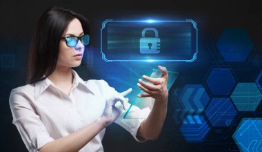 İş, Teknoloji, İnternet ve ağ konsepti. Genç işadamı geleceğin sanal ekranı üzerinde çalışıyor ve yazıyı görüyor.: 