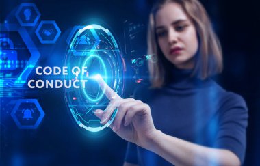 İş, Teknoloji, İnternet ve ağ konsepti. Genç işadamı geleceğin sanal ekranı üzerinde çalışıyor ve yazıyı görüyor: davranış kuralları