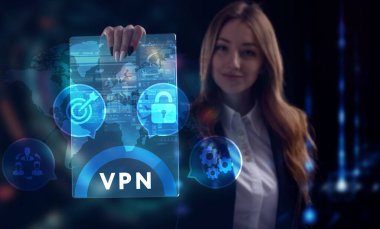 İş, Teknoloji, İnternet ve ağ konsepti. Genç işadamı geleceğin sanal ekranı üzerinde çalışıyor ve VPN yazısını görüyor.