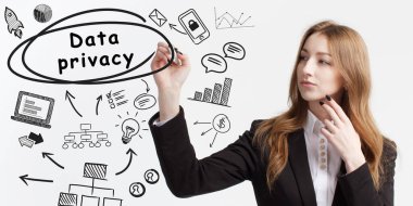 İş, teknoloji, internet ve ağ konsepti. Genç işadamı, başarılı olmak için fikir üretiyor: Veri gizliliği