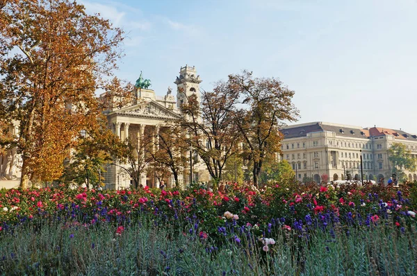 Piękna Architektura Budapeszt Renesansu Otoczeniu Przyrody Jesień Słoneczny Dzień Października — Zdjęcie stockowe