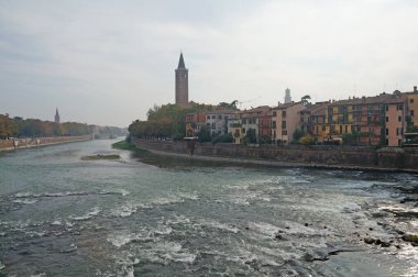 Verona, güzel kenti. Ortaçağ İtalya.