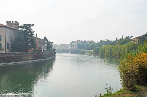 Verona, güzel kenti. Ortaçağ İtalya.