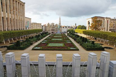  Brüksel. Dağ sanat Brüksel. Güzel manzaralarını bahçeleri ve Brüksel çeşmeler bir yükseklikten.                              