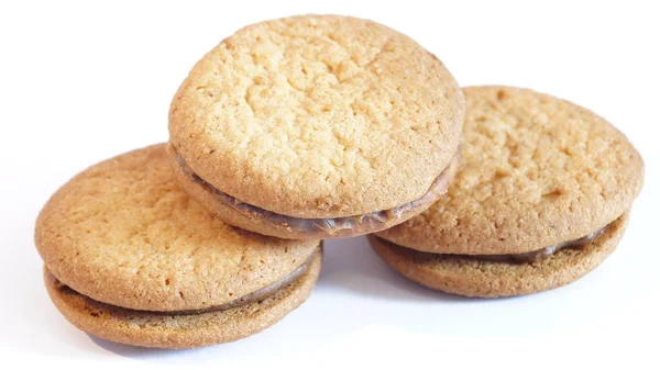 Yulaf ezmeli kurabiye ile yoğunlaştırılmış süt beyaz arka plan üzerinde izole