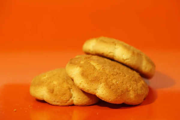 Biscotti Mais Isolati Sfondo Rosso — Foto Stock