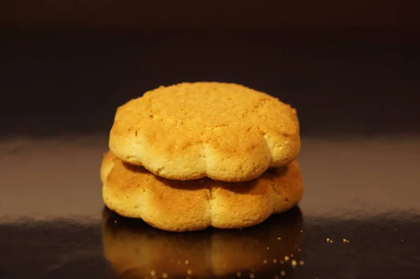 Biscoitos Milho Isolados Fundo Preto — Fotografia de Stock