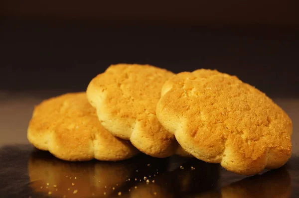 Biscoitos Milho Isolados Fundo Preto — Fotografia de Stock