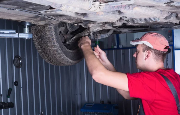 Mecánica de reparación de coches — Foto de Stock