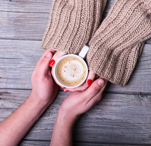 kadın holding kahve