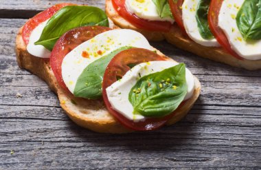 Domatesli çikolata.