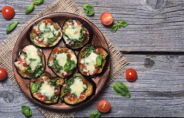 Patlıcan ile mini pizza
