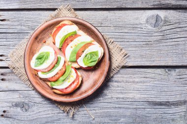 Domatesli çikolata.